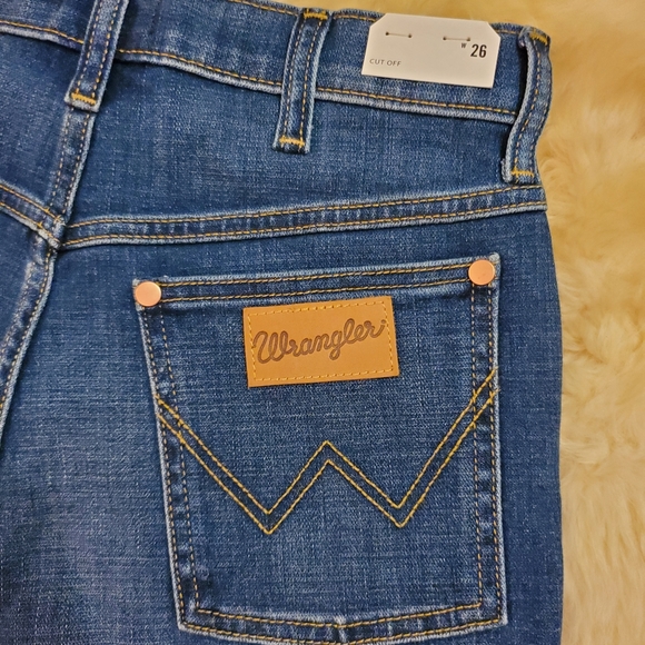 Wrangler High Rise Pisces Shorts #WBCOSPS - Picture 8 of 9